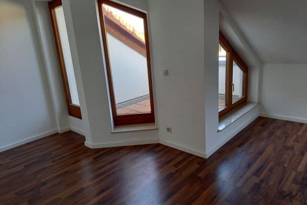 Pronájem bytu 2+1 50 m², Gerlingen Pronájem bytu 2+1 50 m², Gerlingen