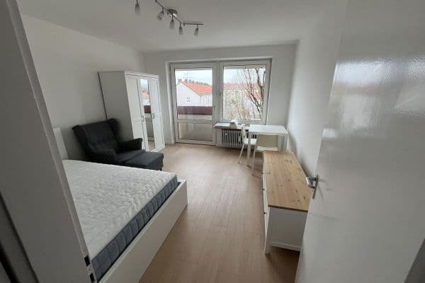 Pronájem bytu 1+1 29 m², Bauberger Straße 37, München, Bavorsko Pronájem bytu 1+1 29 m², Bauberger Straße 37, München, Bavorsko