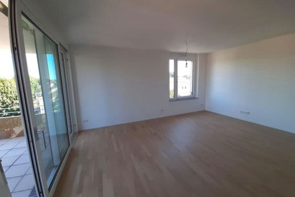 Pronájem bytu 3+1 85 m², Stuttgart, Bádensko-Württembersko Pronájem bytu 3+1 85 m², Stuttgart, Bádensko-Württembersko
