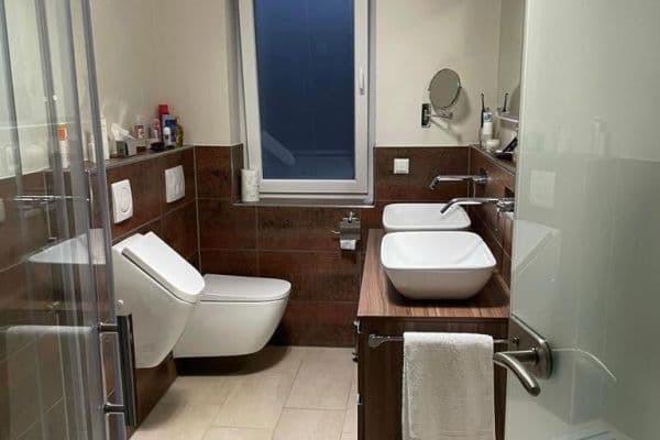 Pronájem bytu 2+kk 60 m², Wiesenweg 14, Schwalbach/Ts. Pronájem bytu 2+kk 60 m², Wiesenweg 14, Schwalbach/Ts.