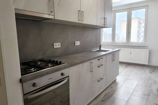 Pronájem bytu 2+1 68 m², Konečná, Karlovy Vary Pronájem bytu 2+1 68 m², Konečná, Karlovy Vary