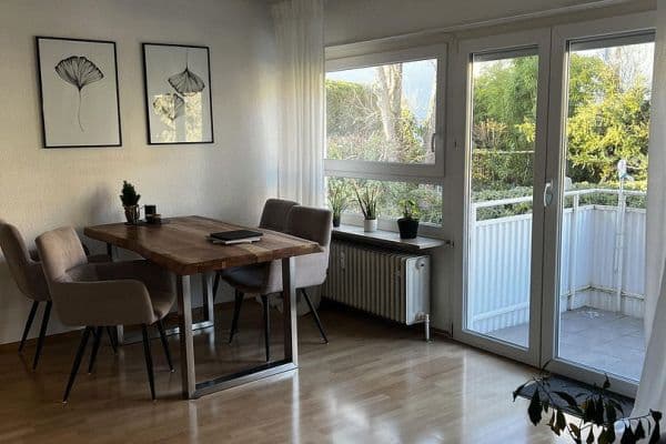 Pronájem bytu 2+1 45 m², Robert-Mayer-Straße 5, Stuttgart Pronájem bytu 2+1 45 m², Robert-Mayer-Straße 5, Stuttgart