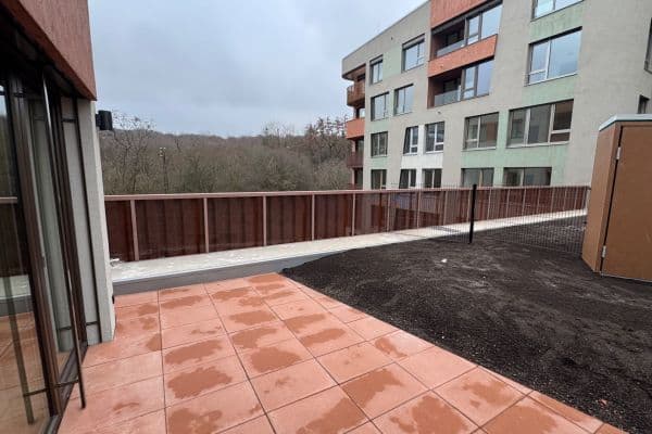 Pronájem bytu 1+kk 35 m², U Komína, Praha Pronájem bytu 1+kk 35 m², U Komína, Praha