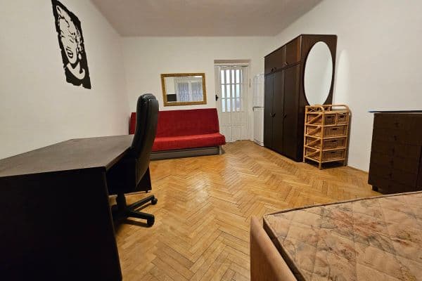 Prodej bytu 1+kk 28 m², Jeremenkova, Praha Prodej bytu 1+kk 28 m², Jeremenkova, Praha
