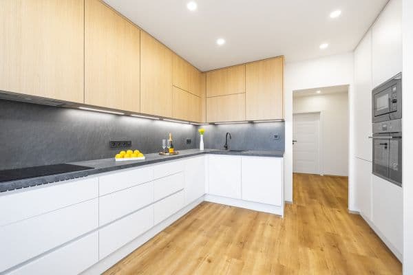 Prodej bytu 3+1 79 m², Vybíralova, Praha 14 Prodej bytu 3+1 79 m², Vybíralova, Praha 14