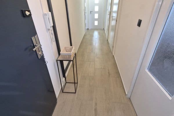 Pronájem bytu 3+1 67 m², Červeného kříže, Česká Lípa, Liberecký kraj Pronájem bytu 3+1 67 m², Červeného kříže, Česká Lípa, Liberecký kraj