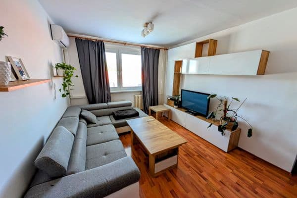Pronájem bytu 2+1 52 m², Hronská, Bratislava Pronájem bytu 2+1 52 m², Hronská, Bratislava