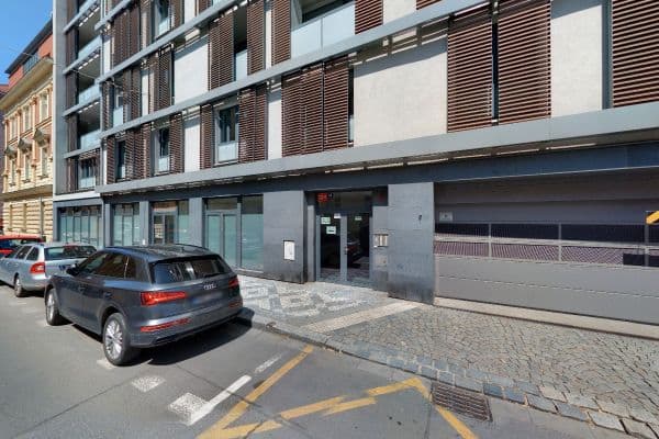 Pronájem garáže 16 m², Jindřicha Plachty, Praha Pronájem garáže 16 m², Jindřicha Plachty, Praha