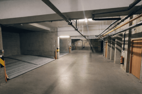 Pronájem garáže 12 m², Františka Kadlece, Praha 8 Pronájem garáže 12 m², Františka Kadlece, Praha 8