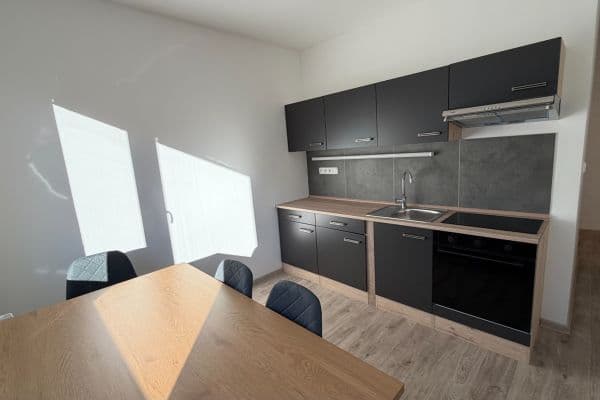 Pronájem bytu 2+1 60 m², Pod nádražím, Kraslice Pronájem bytu 2+1 60 m², Pod nádražím, Kraslice