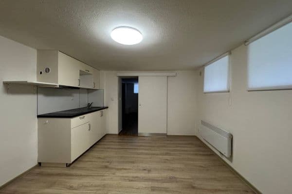 Pronájem bytu 2+kk 39 m², Pivoňková, Praha Pronájem bytu 2+kk 39 m², Pivoňková, Praha