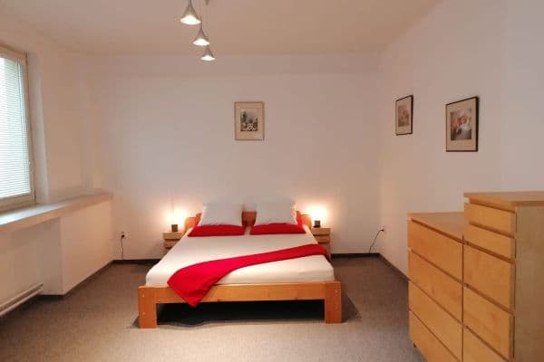 Pronájem bytu 2+1 51 m², Lucemburská, Praha Pronájem bytu 2+1 51 m², Lucemburská, Praha