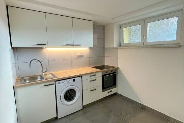 Pronájem bytu 1+kk 30 m², náměstí Svaté Hedviky, Opava, Moravskoslezský kraj Pronájem bytu 1+kk 30 m², náměstí Svaté Hedviky, Opava, Moravskoslezský kraj