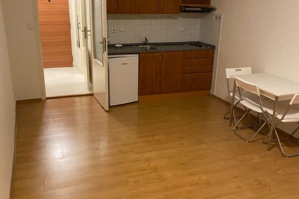 Pronájem bytu 1+kk 31 m², Česákova, Praha 8 Pronájem bytu 1+kk 31 m², Česákova, Praha 8