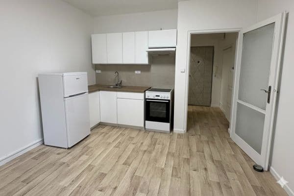 Pronájem bytu 1+1 35 m², 2. května, Zlín, Zlínský kraj Pronájem bytu 1+1 35 m², 2. května, Zlín, Zlínský kraj