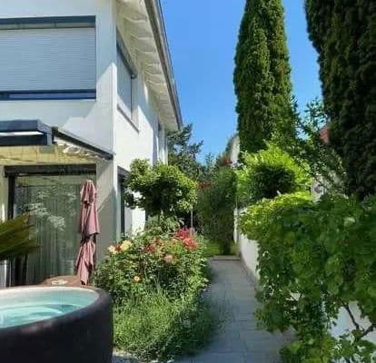 Prodej domu 191 m², pozemek 316 m², Bahnhofstraße 4b, Planegg, Bavorsko Prodej domu 191 m², pozemek 316 m², Bahnhofstraße 4b, Planegg, Bavorsko