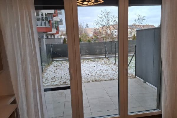 Pronájem bytu 1+kk 30 m², Švehlova, Praha Pronájem bytu 1+kk 30 m², Švehlova, Praha