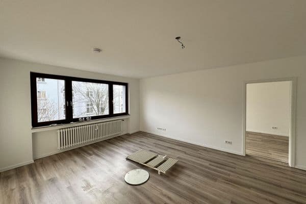 Pronájem bytu 3+1 77 m², Petersbergstr. 84, Köln Pronájem bytu 3+1 77 m², Petersbergstr. 84, Köln