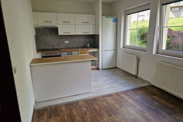 Pronájem bytu 2+1 64 m², Stradovská, Chlumec Pronájem bytu 2+1 64 m², Stradovská, Chlumec