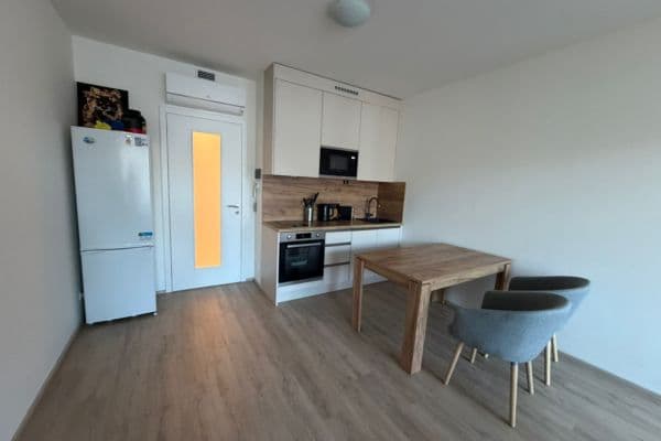 Pronájem bytu 1+kk 33 m², Tetauerova, Praha Pronájem bytu 1+kk 33 m², Tetauerova, Praha