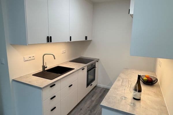Prodej bytu 2+kk 45 m², Doležalova, Praha Prodej bytu 2+kk 45 m², Doležalova, Praha