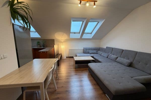 Prodej bytu 2+kk 64 m², sídliště Nádražní, Slavkov u Brna Prodej bytu 2+kk 64 m², sídliště Nádražní, Slavkov u Brna