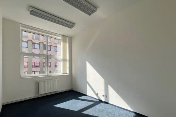 Pronájem kanceláře 18 m², U Kunratického lesa, Praha Pronájem kanceláře 18 m², U Kunratického lesa, Praha