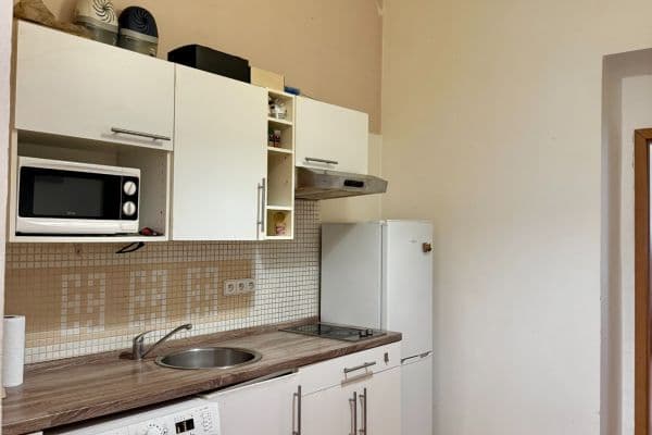 Pronájem bytu 1+1 44 m², Husitská, Praha Pronájem bytu 1+1 44 m², Husitská, Praha