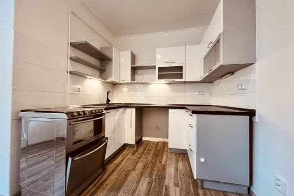 Prodej bytu 1+1 40 m², Garážní, Ostrava Prodej bytu 1+1 40 m², Garážní, Ostrava