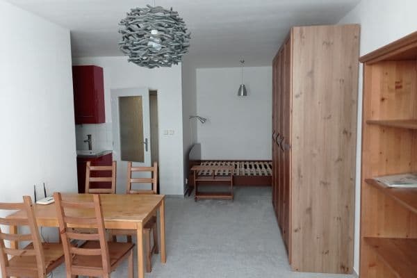 Prodej bytu 1+kk 40 m², Hnězdenská, Praha Prodej bytu 1+kk 40 m², Hnězdenská, Praha