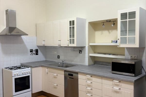 Pronájem bytu 2+1 80 m², Ruská, Praha Pronájem bytu 2+1 80 m², Ruská, Praha