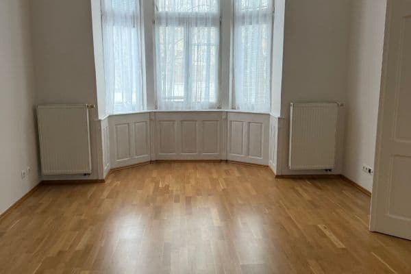 Pronájem bytu 2+1 80 m², Ruská, Praha Pronájem bytu 2+1 80 m², Ruská, Praha