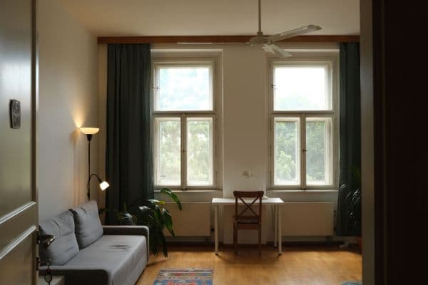 Pronájem bytu 3+1 26 m², Janáčkovo nábřeží, Prague Pronájem bytu 3+1 26 m², Janáčkovo nábřeží, Prague