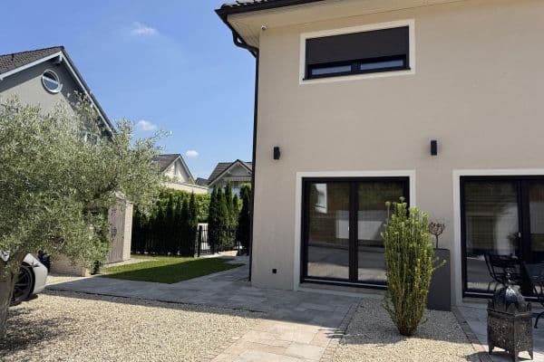 Prodej domu 240 m², pozemek 480 m², Rösrath Prodej domu 240 m², pozemek 480 m², Rösrath