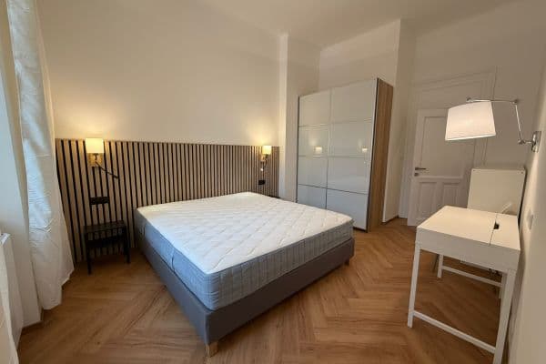 Pronájem bytu 2+kk 54 m², Korunní, Praha Pronájem bytu 2+kk 54 m², Korunní, Praha