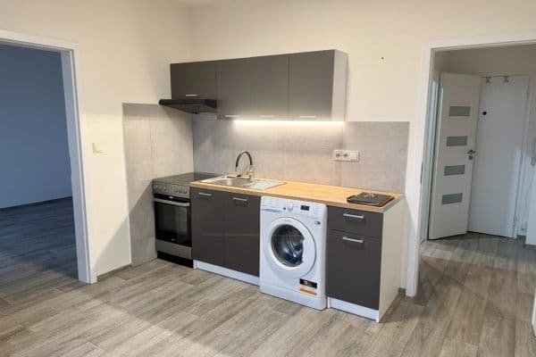 Pronájem bytu 2+kk 33 m², 17. listopadu, Ústí nad Labem Pronájem bytu 2+kk 33 m², 17. listopadu, Ústí nad Labem