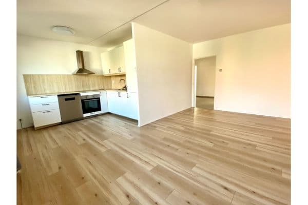 Pronájem bytu 3+1 69 m², Rovná, Teplice Pronájem bytu 3+1 69 m², Rovná, Teplice