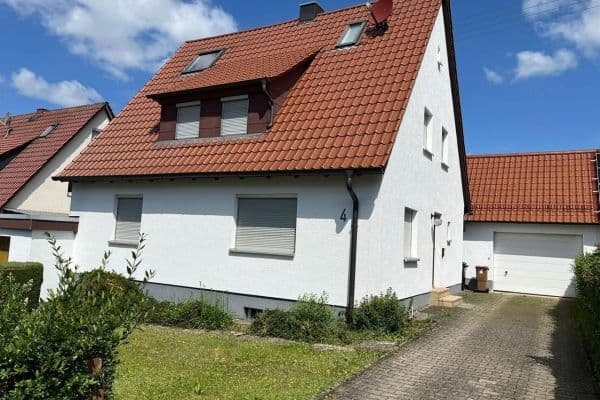 Prodej domu 173 m², pozemek 552 m², Neuffenstraße 4, Lenningen OT Hochwang Prodej domu 173 m², pozemek 552 m², Neuffenstraße 4, Lenningen OT Hochwang