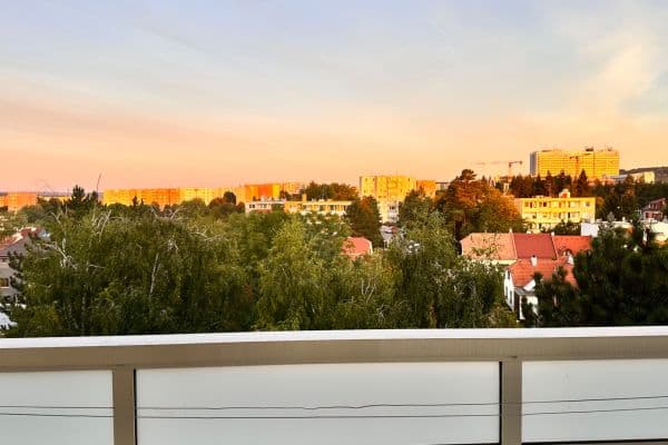 Pronájem bytu 3+1 68 m², Uzbecká, Brno Pronájem bytu 3+1 68 m², Uzbecká, Brno