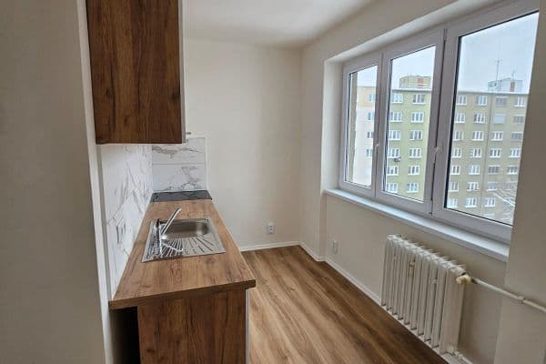 Pronájem bytu 2+1 47 m², Malá Plynární, Praha Pronájem bytu 2+1 47 m², Malá Plynární, Praha