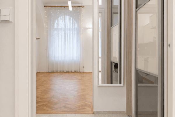 Prodej bytu 2+1 56 m², Všehrdova, Praha Prodej bytu 2+1 56 m², Všehrdova, Praha