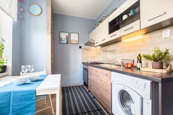 Pronájem bytu 2+1 55 m², třída SNP, Hradec Králové Pronájem bytu 2+1 55 m², třída SNP, Hradec Králové