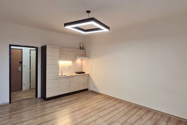Pronájem bytu 1+kk 29 m², Křížová, Praha Pronájem bytu 1+kk 29 m², Křížová, Praha