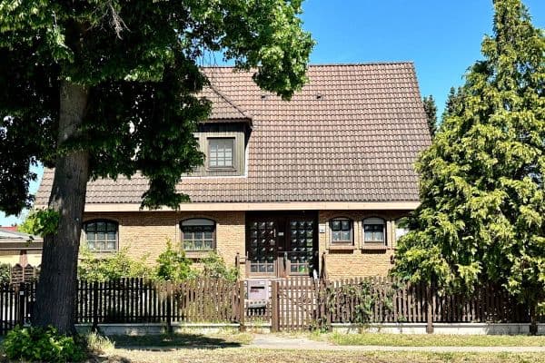 Prodej domu 258 m², pozemek 1.400 m², Falkensee Prodej domu 258 m², pozemek 1.400 m², Falkensee