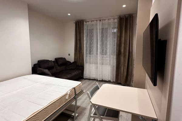 Pronájem bytu 1+kk 25 m², Jerevanská, Praha Pronájem bytu 1+kk 25 m², Jerevanská, Praha