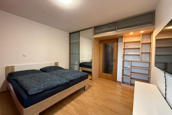 Pronájem bytu 2+kk 72 m², Zubrnická, Praha Pronájem bytu 2+kk 72 m², Zubrnická, Praha