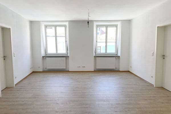 Pronájem bytu 4+1 84 m², Fürstenstraße 8, Straubung Pronájem bytu 4+1 84 m², Fürstenstraße 8, Straubung
