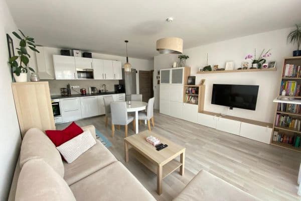 Pronájem bytu 2+kk 52 m², Uherova, Chýně Pronájem bytu 2+kk 52 m², Uherova, Chýně