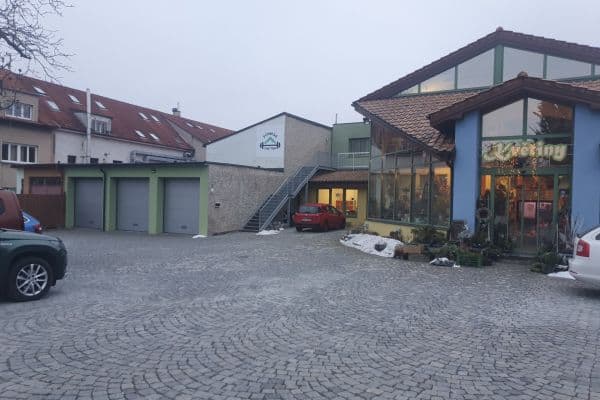 Pronájem garáže 21 m², Mirotická, Praha Pronájem garáže 21 m², Mirotická, Praha