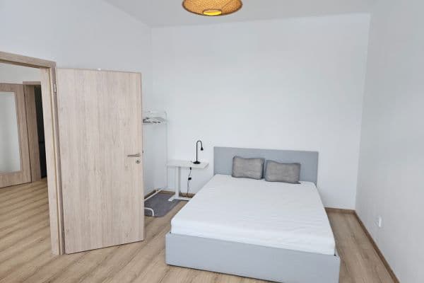 Pronájem bytu 2+kk 45 m², Na Pecích, Prague Pronájem bytu 2+kk 45 m², Na Pecích, Prague